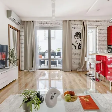 Daire Relaxing Spacious Balcony Super Near Opera *