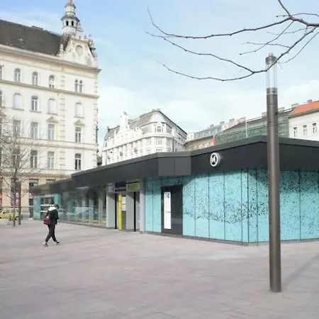 Relaxing Spacious Balcony Super Near Opera