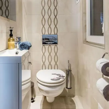 Relaxing Spacious Balcony Super Near Opera Daire *