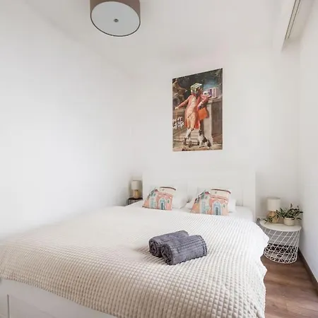 Daire Relaxing Spacious Balcony Super Near Opera *