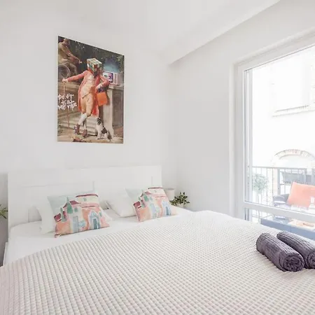 Daire Relaxing Spacious Balcony Super Near Opera Budapeşte