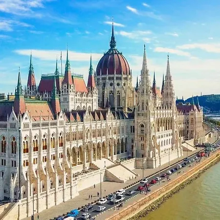 Relaxing Spacious Balcony Super Near Opera * Budapeşte