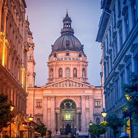 Relaxing Spacious Balcony Super Near Opera