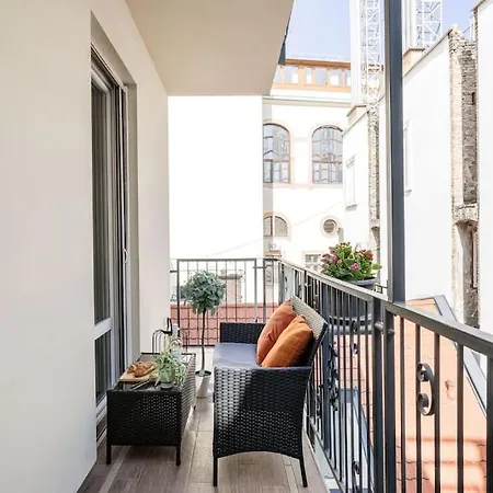 Relaxing Spacious Balcony Super Near Opera * Budapeşte