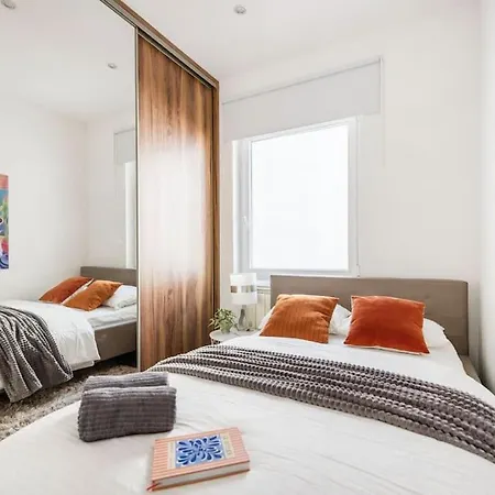 Relaxing Spacious Balcony Super Near Opera