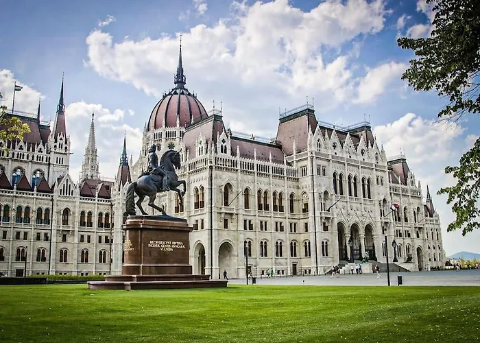 Relaxing Spacious Balcony Super Near Opera Apartament