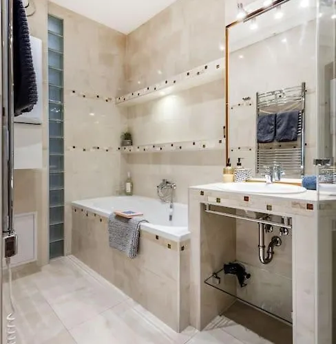 Relaxing Spacious Balcony Super Near Opera דירה *