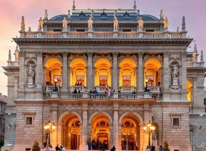 Relaxing Spacious Balcony Super Near Opera Apartament