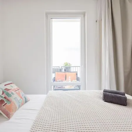 Relaxing Spacious Balcony Super Near Opera Apartmán *